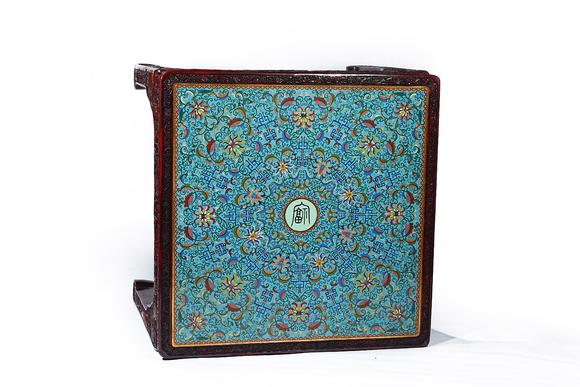 HUNG YUN ZHAI AUCTION HOUSE INCQing Dynasty Set of Red Lacquer Carved and Cloisonné Enamel Inlaid Landscape and Figure Story Square Table and Chairs