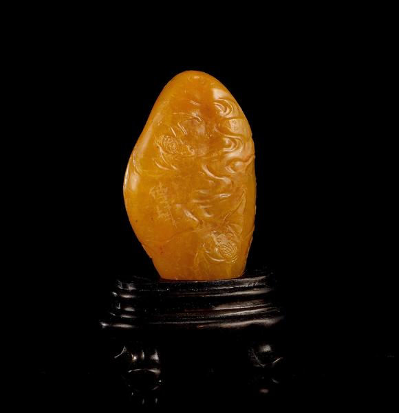 中鴻信劉傳斌/現(xiàn)代?田黃雕《福在眼前》擺件