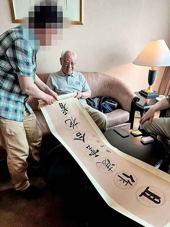 中鴻信啟功（1912-2005）?行書七言聯(lián)