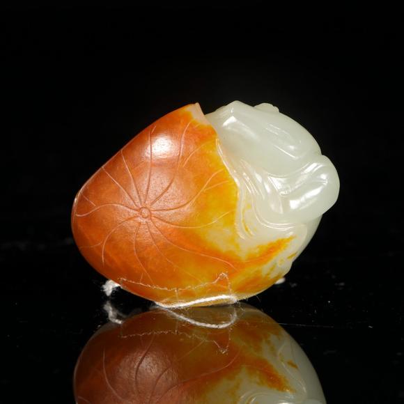 藝是拍賣清·白玉帶皮金蟾把件