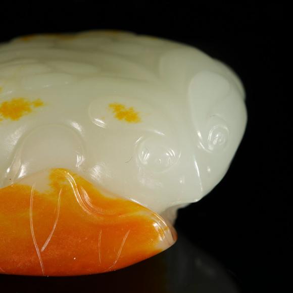 藝是拍賣清·白玉帶皮金蟾把件