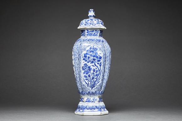 TajanVASE BALUSTRE COUVERT