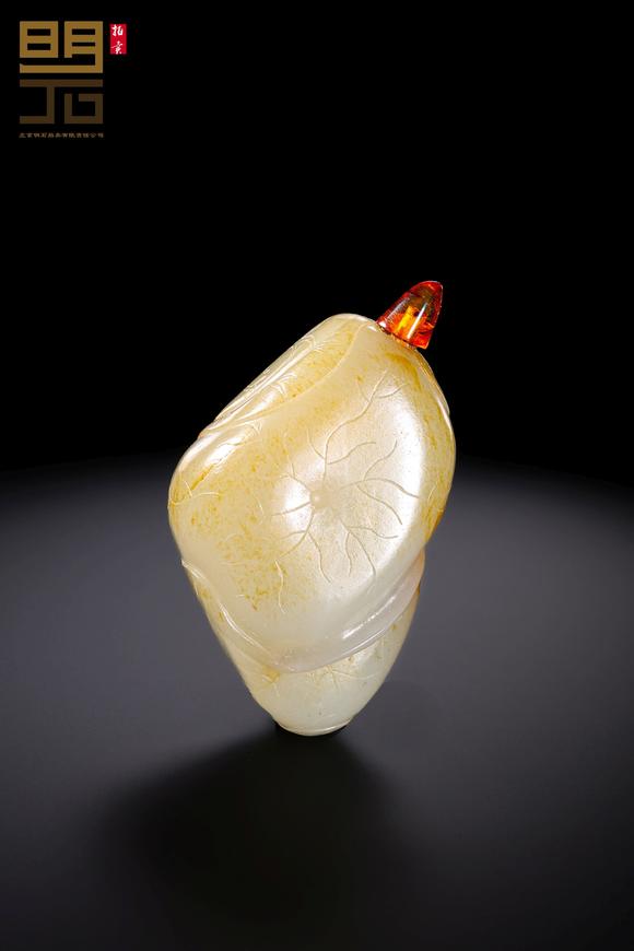 北京明石拍賣有限公司清中期 白玉留皮金蟾荷葉形鼻煙壺