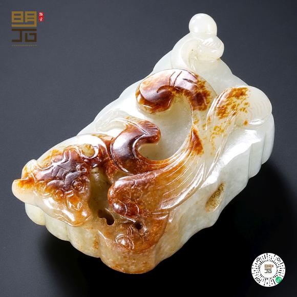 北京明石拍賣有限公司明 白玉留皮巧雕螭龍獸面紋珮