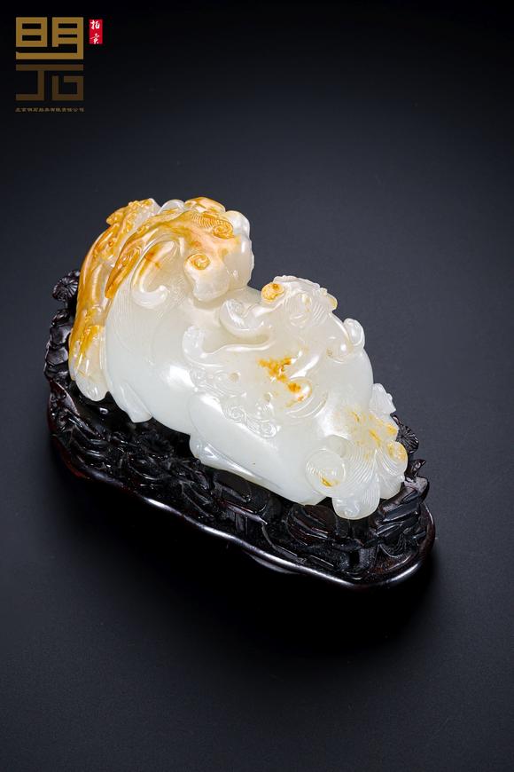 北京明石拍賣有限公司清 白玉留皮巧雕子母獸擺件