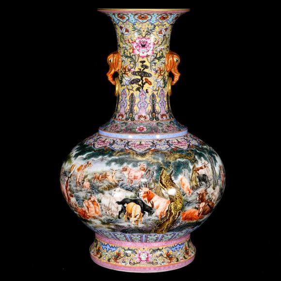 北京唐潮拍賣(mài)有限公司琺瑯彩洋洋得意紋象耳瓶