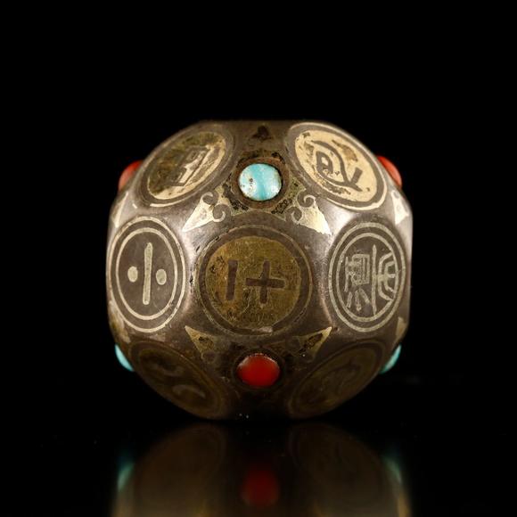藝是拍賣(mài)清·錯(cuò)金銀嵌寶行酒骰子
