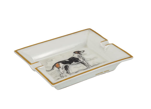 Piguet - H?tel des VentesHERMèS. Vide-poche cendrier en porcelaine, Paris, à décor de chien, 19,2x15,5 cm