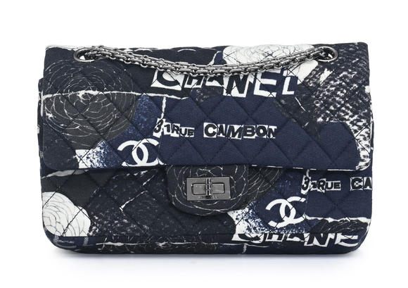 Piguet - H?tel des VentesChanel, sac 2.55 Reissue Graffiti 2019 édition limitée en jersey imprimé, carte d’authenticité, housse