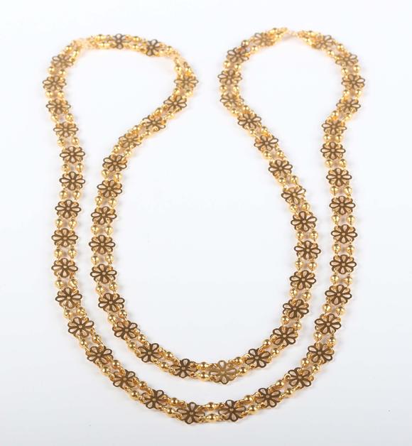 TooveysA gold necklace in a pierced circular and twin bead link design, unm