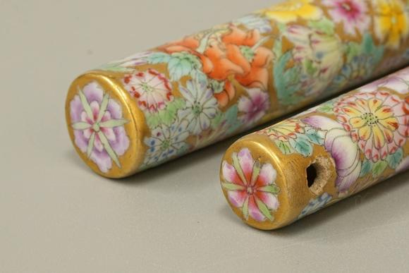 京都祇園會拍賣清 嘉慶年制 百花不落地粉彩毛筆 箱附 筆帽有修