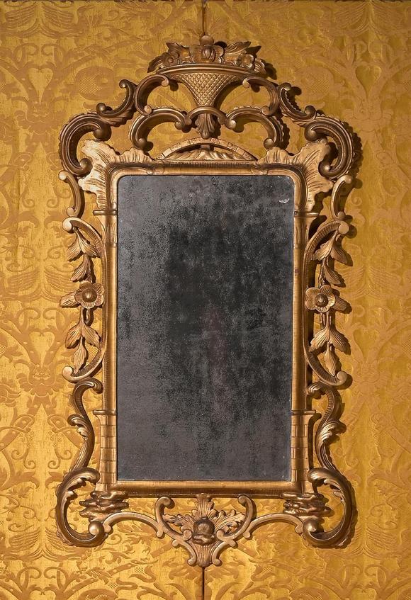DreweattsA GEORGE II CARVED GILTWOOD MIRROR, CIRCA 1755
