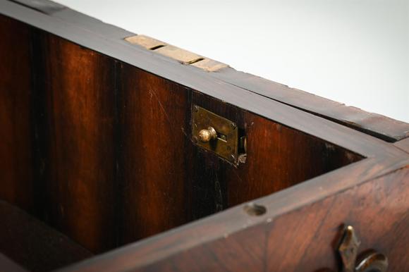 DreweattsY A WILLIAM & MARY WALNUT OYSTER, ROSEWOOD AND GILT METAL MOUNTED COFFRE FRONT OR STRONGBOX