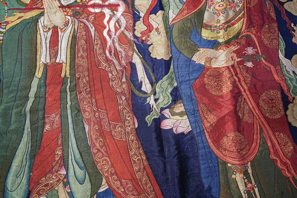 日本東海名古屋清乾隆緙絲佛與脅侍菩薩三聯(lián)幡