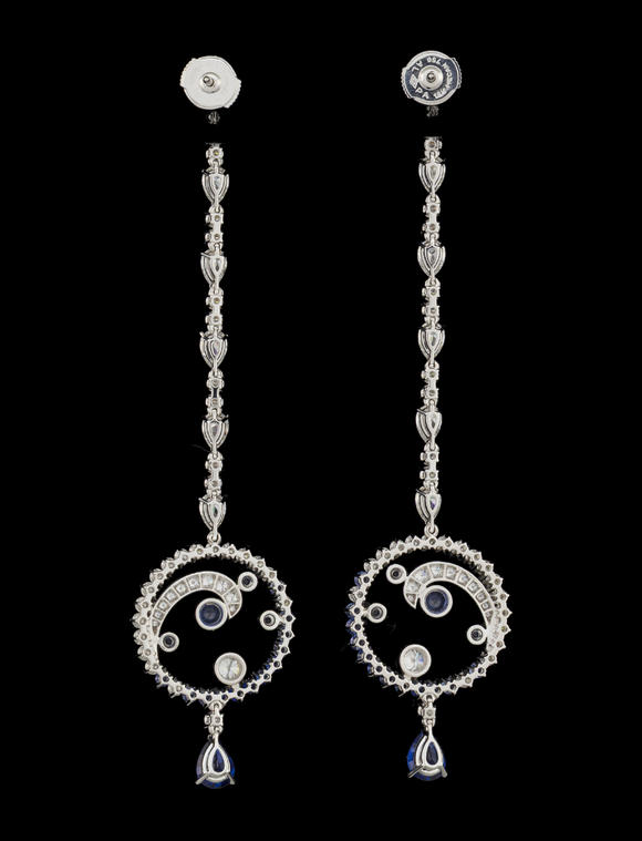 Piguet - H?tel des VentesVan Cleef & Arpels, paire de pendants d'oreilles or gris 750 sertis de saphirs et de diamants taille poire et brillantVan Cleef & Arpels, pair of 750 white gold drop earrings set with sapphires and diamonds 