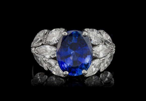 Piguet - H?tel des VentesBague modulable or gris 750 sertie d'un saphir ovale épaulé de diamants taille marquise avec sa monture complémentaire