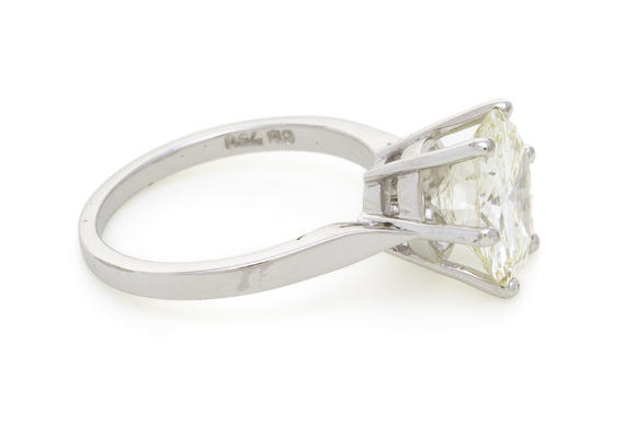 Piguet - H?tel des VentesBucherer, solitaire or gris 750 serti d'un diamant taille brillant