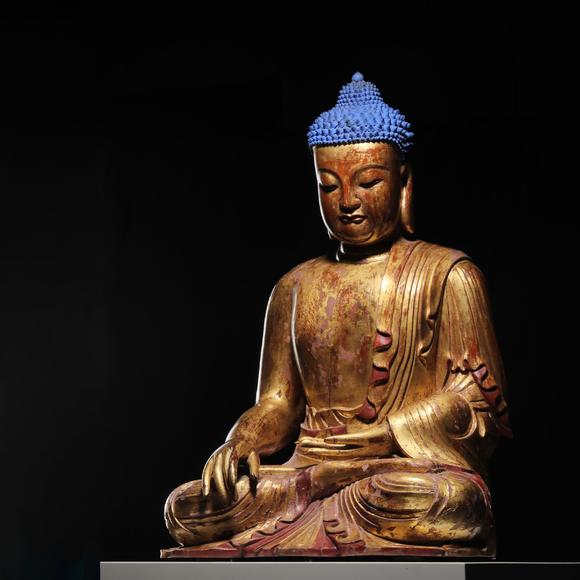 東京銀座（古美術(shù)宋磁）明 木雕漆金釋迦牟尼坐像  關(guān)東藏家舊藏