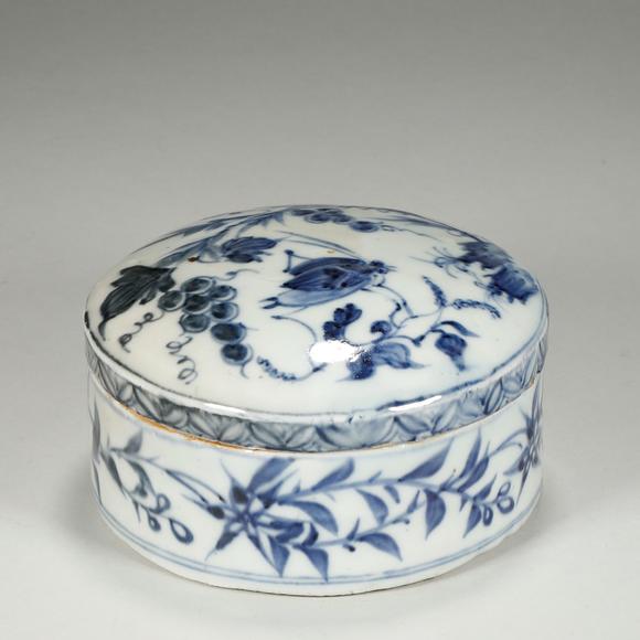 東京銀座（古美術(shù)宋磁）元 青花花卉紋硯