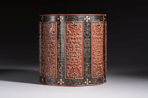 Rob Michiels AuctionsA Chinese gilt black-lacquered huanghuali brush pot with chilong design, Kangxi/Yongzheng