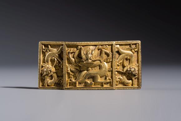 Rob Michiels AuctionsA Chinese gilt-bronze 'Dragon' belt buckle, 19th C.