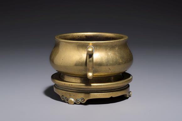 Rob Michiels AuctionsA Chinese bronze handled censer and stand, 17/18th C.