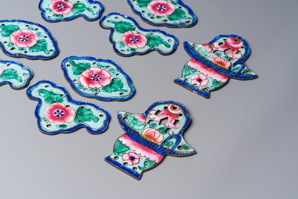 Rob Michiels Auctions12 Chinese Canton enamel hanging ornaments, 18/19th C.