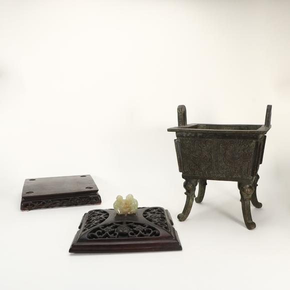 東京銀座（古美術(shù)宋磁）清乾隆 銅鳳鳥紋四方鼎式爐
