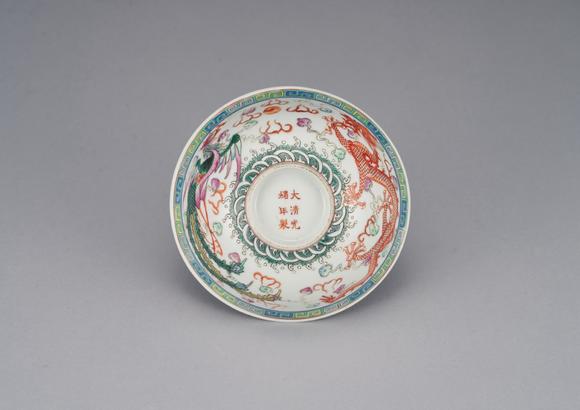 東京中央清光緒 粉彩龍鳳紋碗