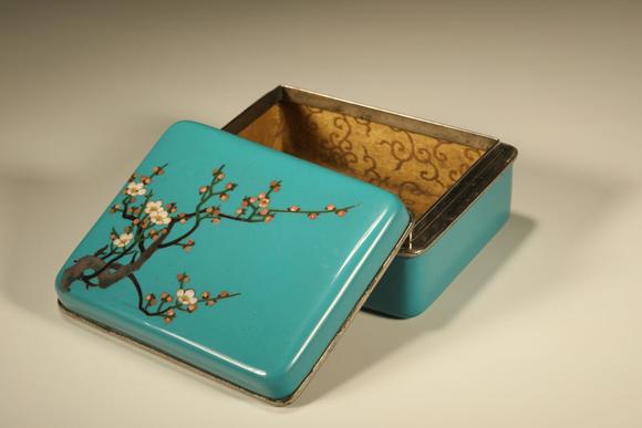 北京國經(jīng)湛然民國 銀胎七寶燒梅花盒