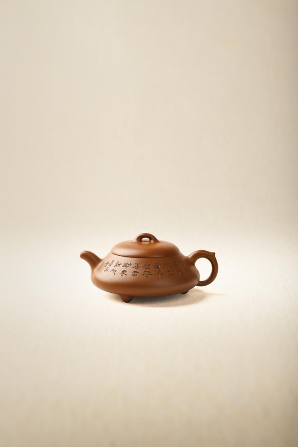 允臧齋顧景舟 (1915-1996)  顧景舟 朱泥矮石瓢壺