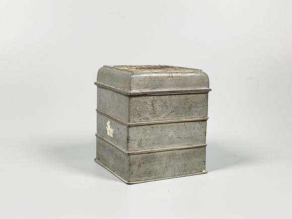 山東瑞蚨興拍賣錫香薰盒 8.5×8.5×9.7cm 