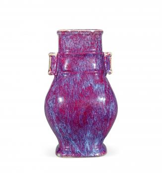 清雍正 窑变釉贯耳瓶