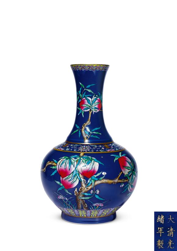 中古陶清光緒 霽藍地粉彩桃紋賞瓶