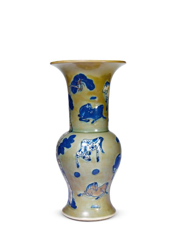 中古陶清康熙 豆青地青花八駿圖花觚