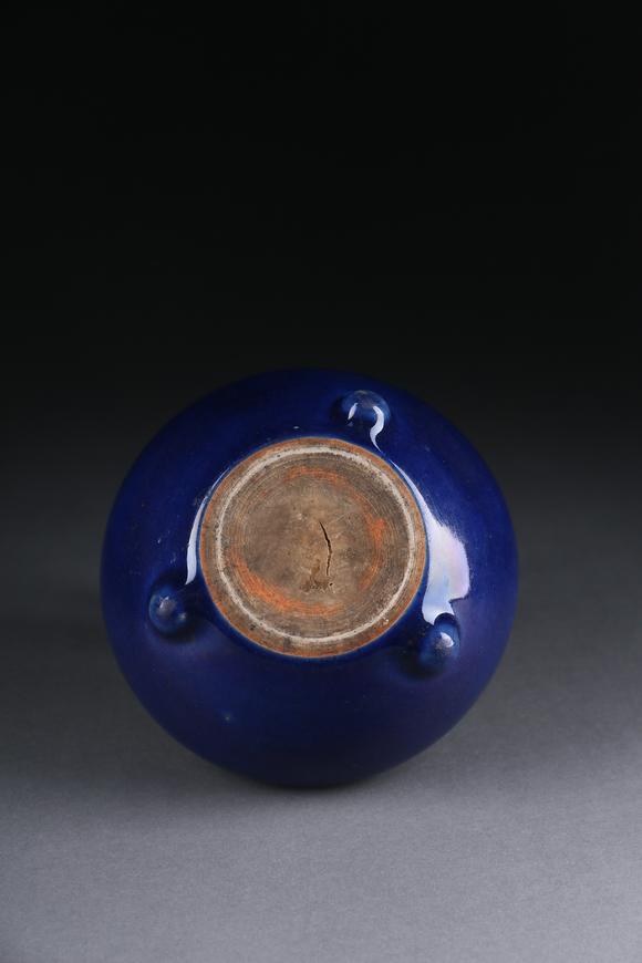 春和美術(shù)藍(lán)釉三足洗