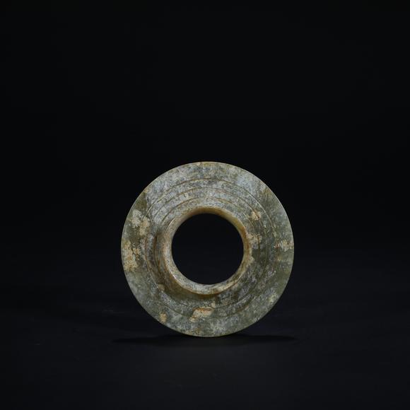 春和美術(shù)青玉有領(lǐng)玉璧