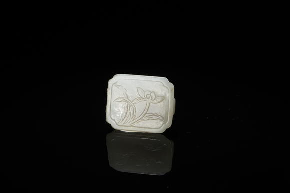 北京懋隆拍賣清 白玉花卉帶穿