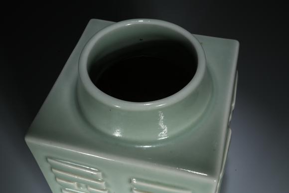 北京懋隆拍賣清宣統(tǒng) 琮式瓶