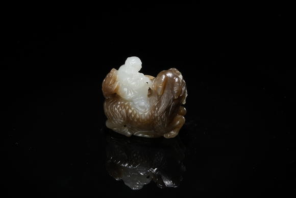 北京懋隆拍賣(mài)清 糖玉巧雕麒麟送子