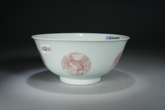 北京懋隆拍賣清道光 釉里紅團(tuán)鳳紋碗