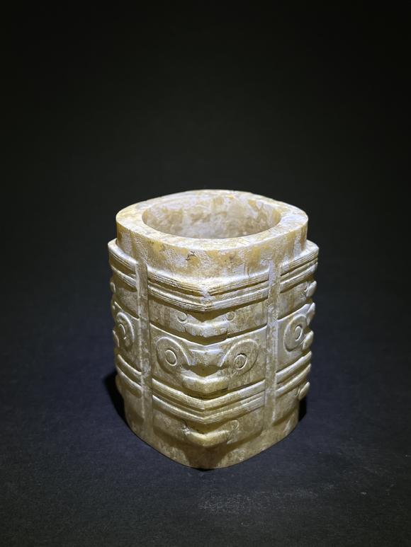 萬(wàn)領(lǐng)國(guó)際良渚文化玉琮   附國(guó)華雜志著錄信息