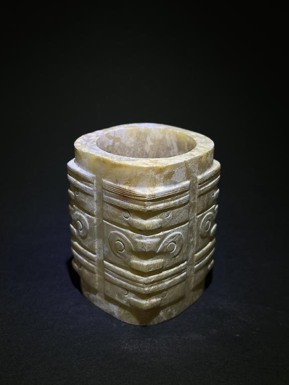 萬(wàn)領(lǐng)國(guó)際良渚文化玉琮   附國(guó)華雜志著錄信息