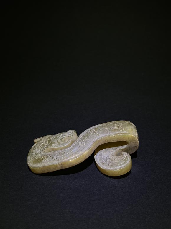 萬領國際戰(zhàn)國 青玉立體玉龍