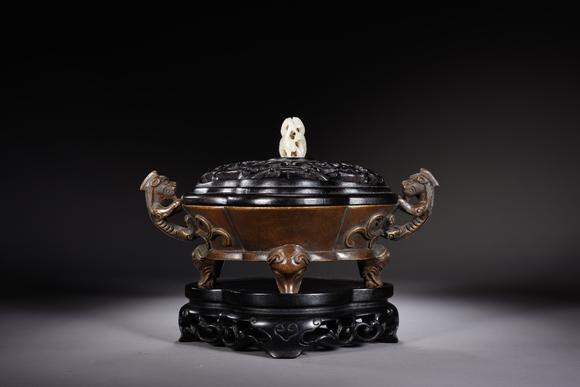 萬領(lǐng)國(guó)際清代 銅螭龍耳熏爐