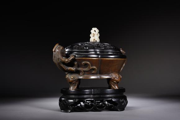 萬領(lǐng)國(guó)際清代 銅螭龍耳熏爐