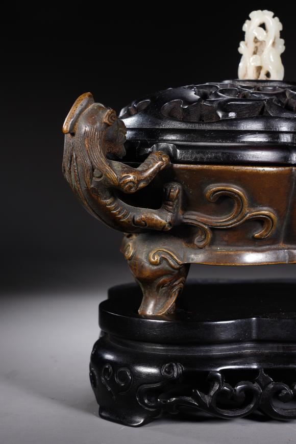 萬領(lǐng)國(guó)際清代 銅螭龍耳熏爐