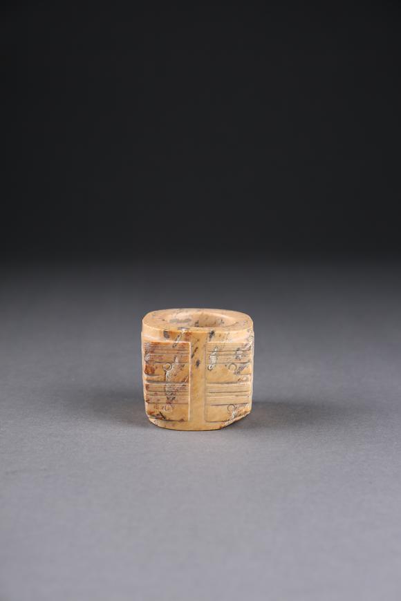 萬(wàn)領(lǐng)國(guó)際雞骨白玉琮
