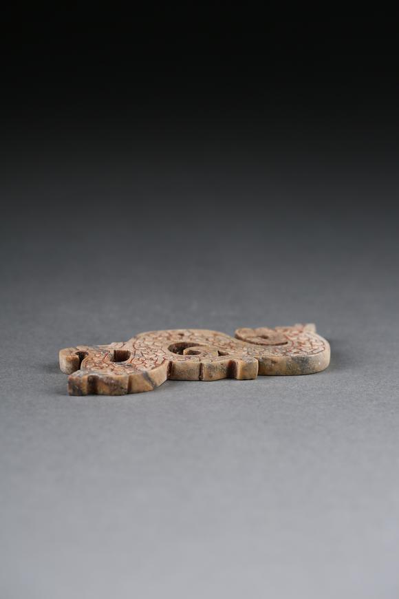 萬(wàn)領(lǐng)國(guó)際龍形璜