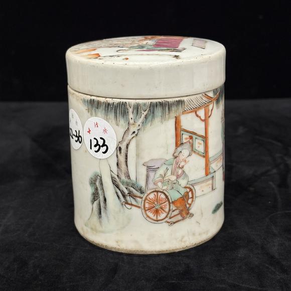 南京十竹齋粉彩人物紋蓋缸兩件